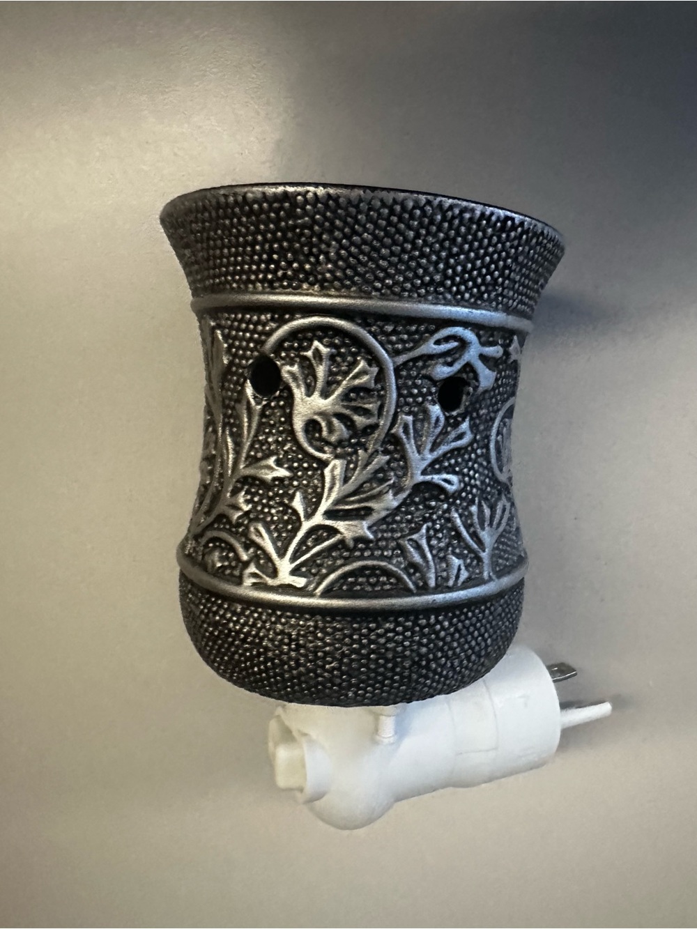 Scentsy plug in, gray and white